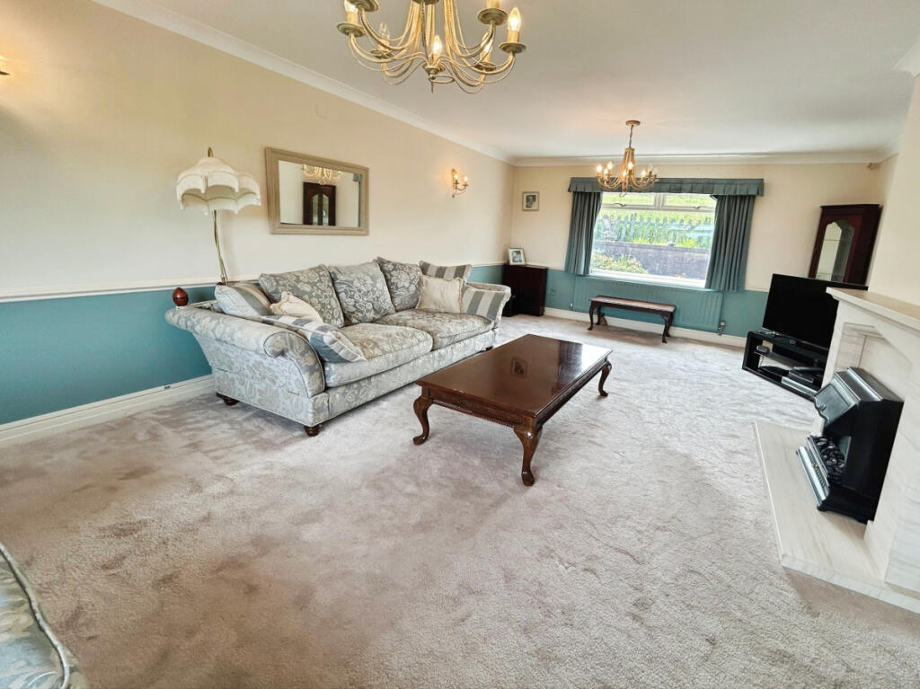 Modern Detached 4 Bedroom Property