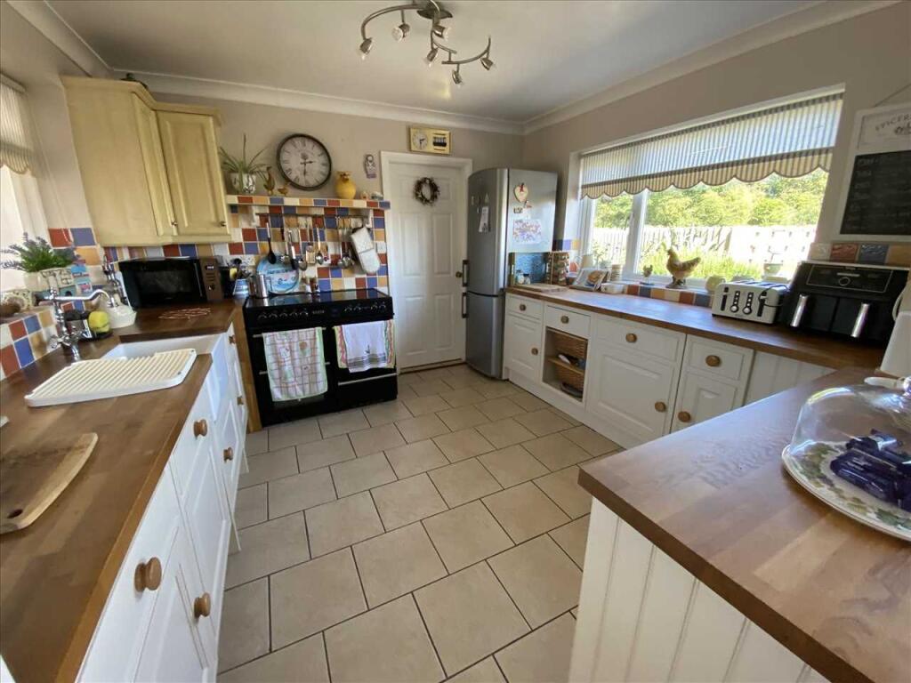 Dining Kitchen: