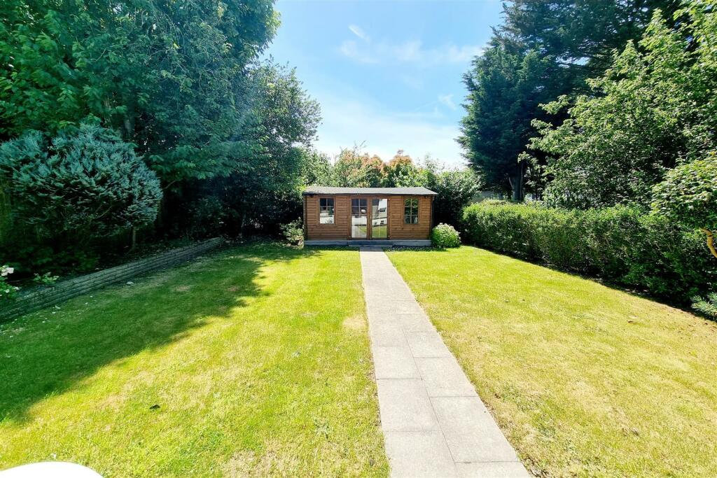 REAR GARDEN &amp; SUMMERHOUSE: