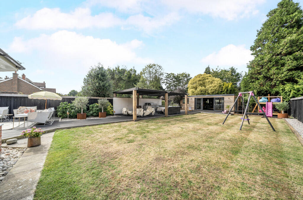 1315229-4-6883ba2...