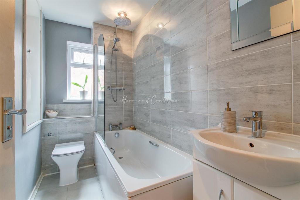 Astoria Close, Thornhill, HernCrabtree (10).jpg