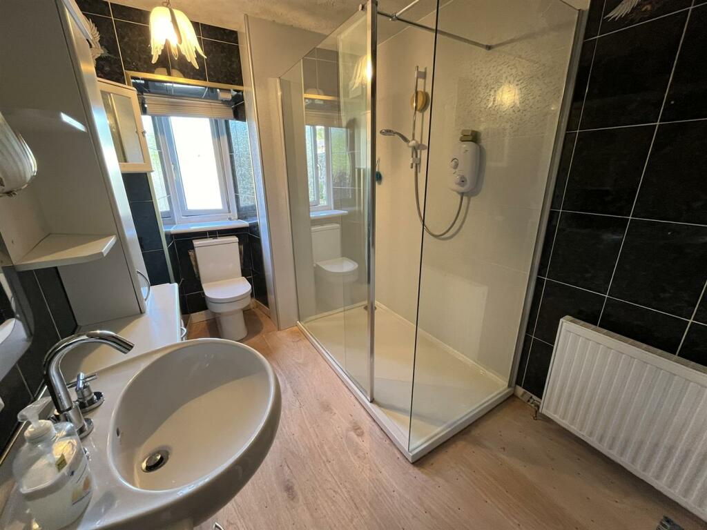 JACK &amp; JILL SHOWER ROOM