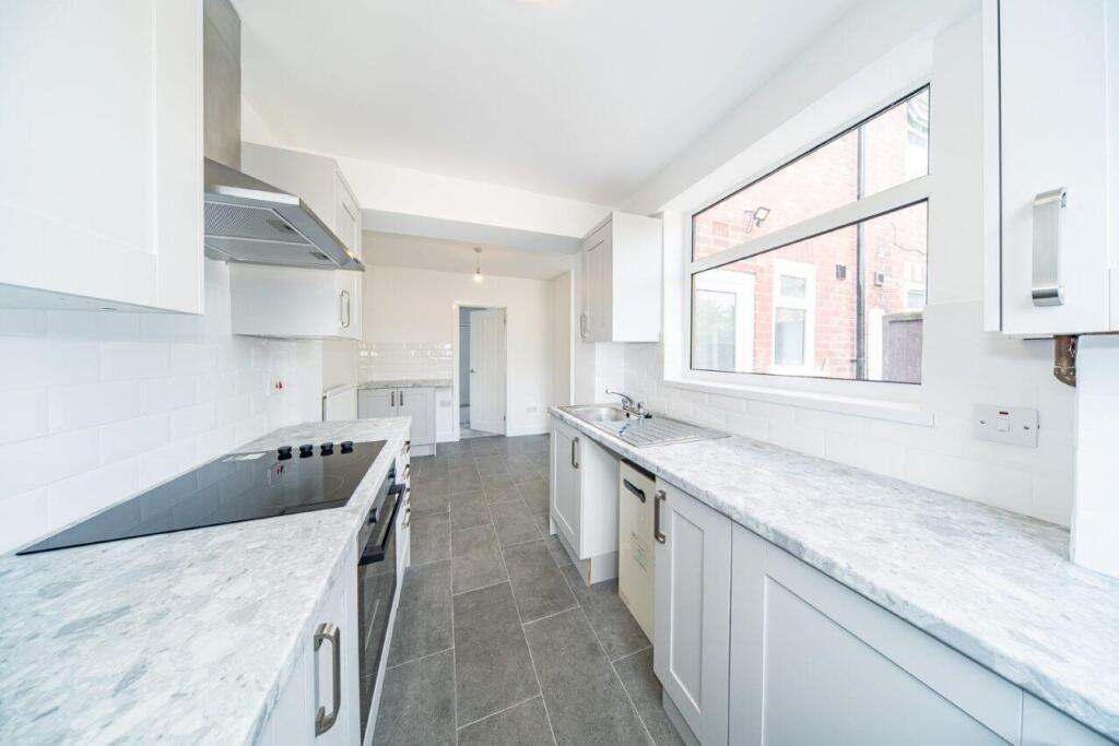 67 Mollington kitchen 2.jpg