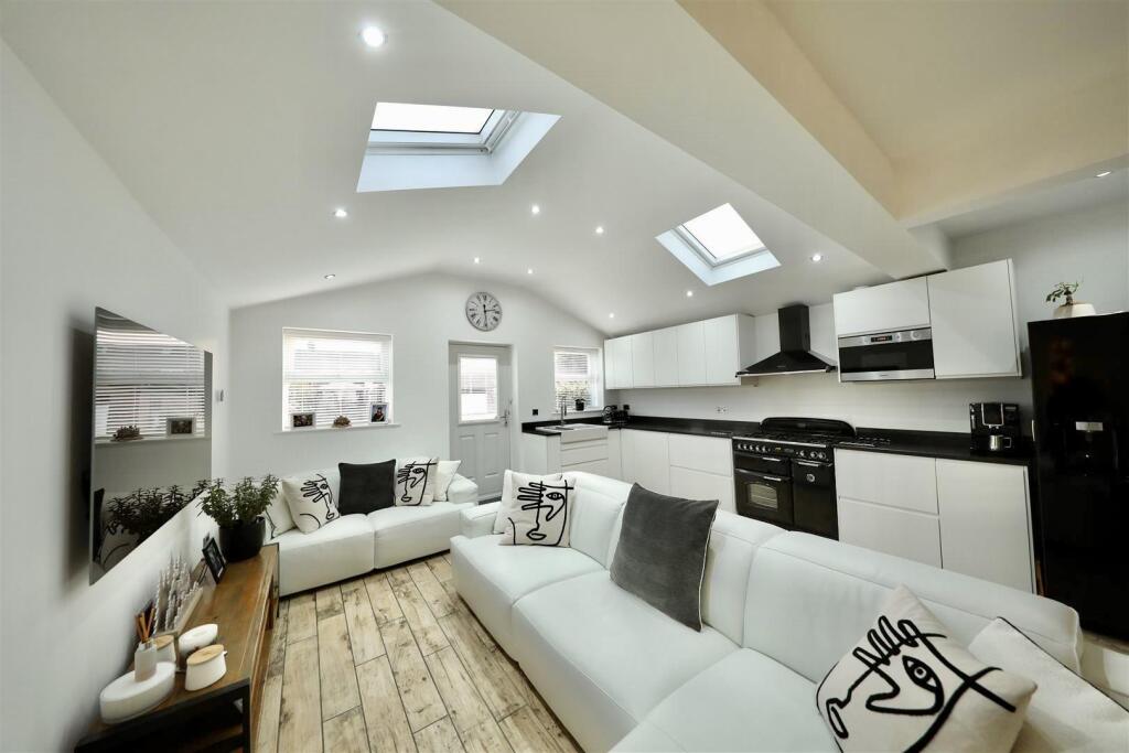 Open plan kitchen living diner