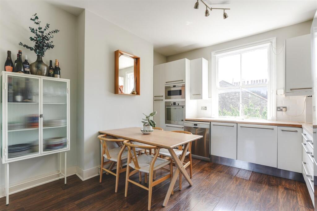 Downs Park Road-6.jpg