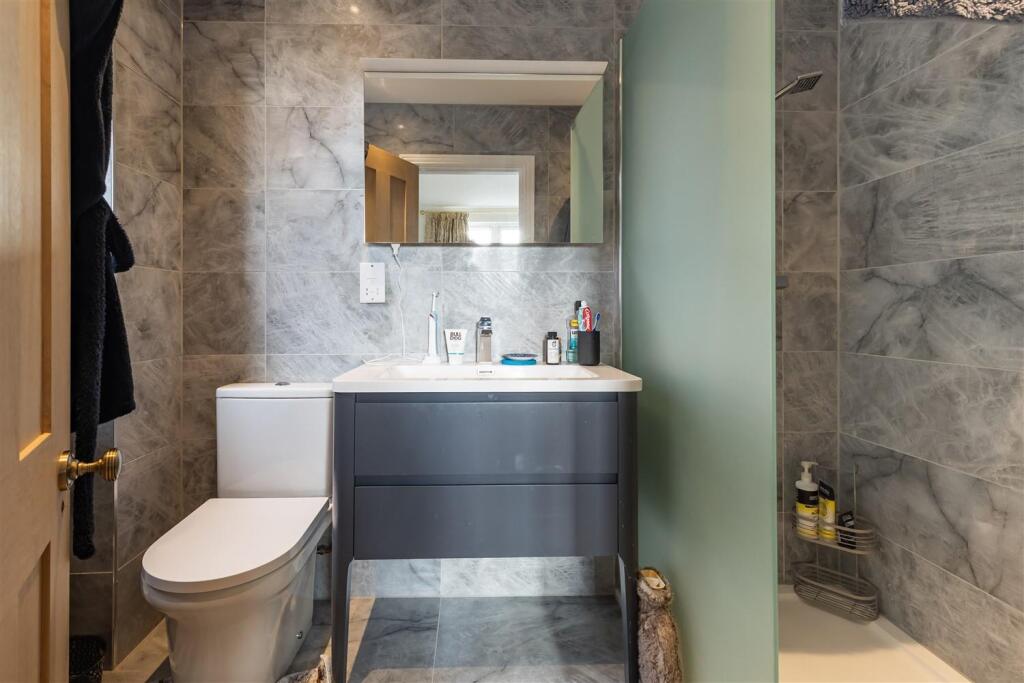 15 New Farm Dr   (28).jpg