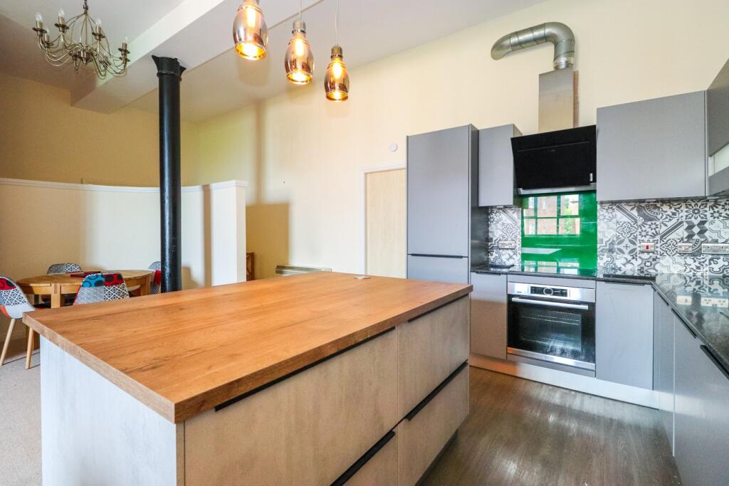 Open plan lounge/kitchen