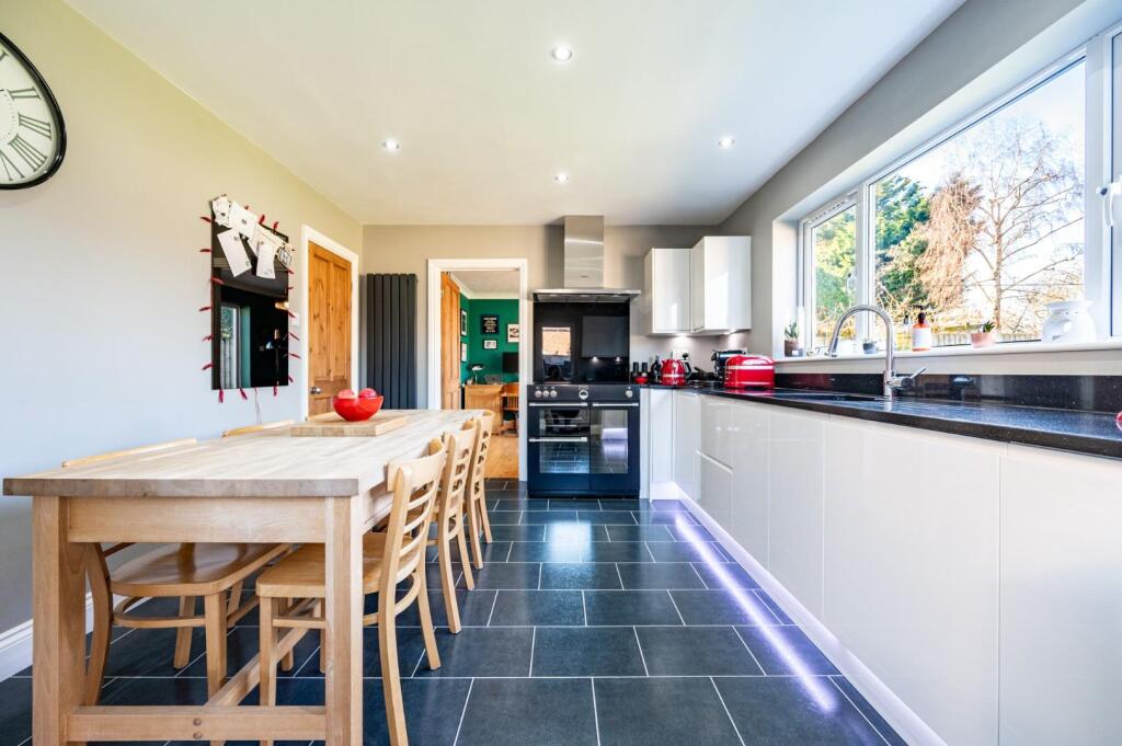 Kitchen/Dining Room 2