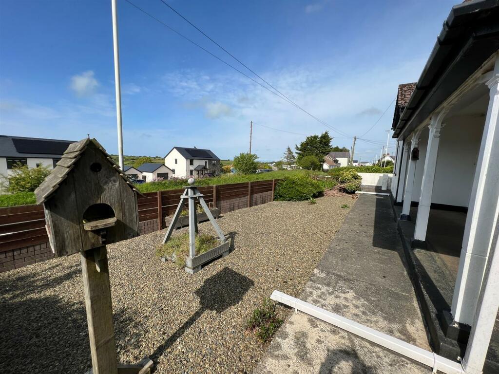 Front of House / Gravelled area