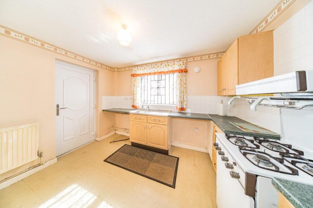 1 Crantock Close kitchen.jpg