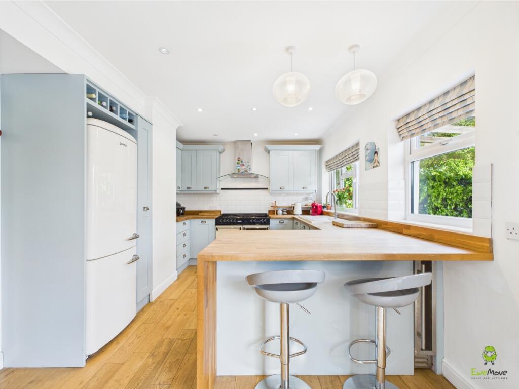 CAM03779G0-PR0229-STILL015