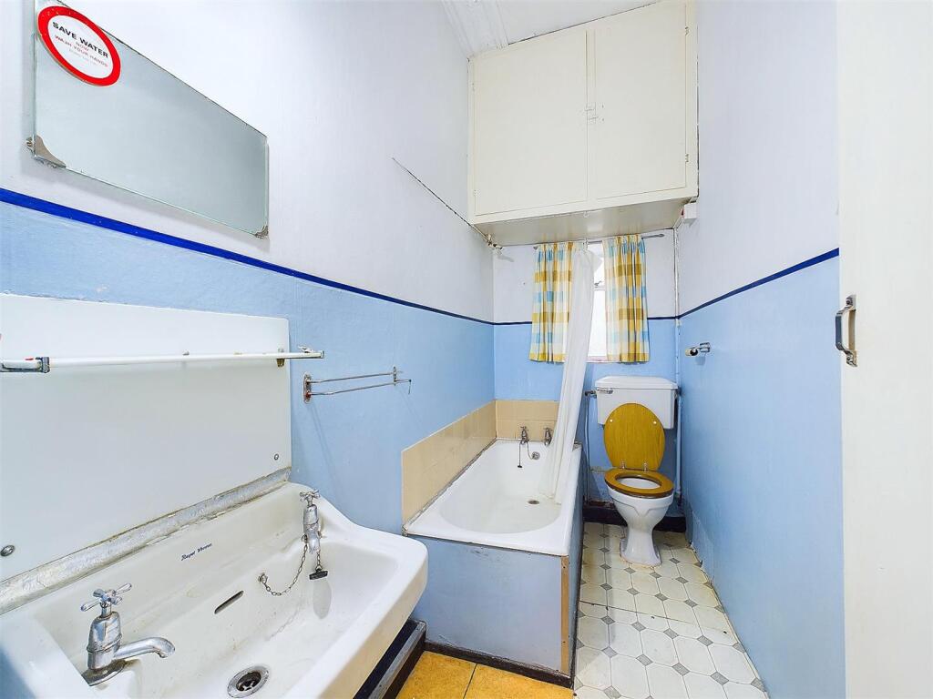 9 - 5 Bedroom terraced house.jpg