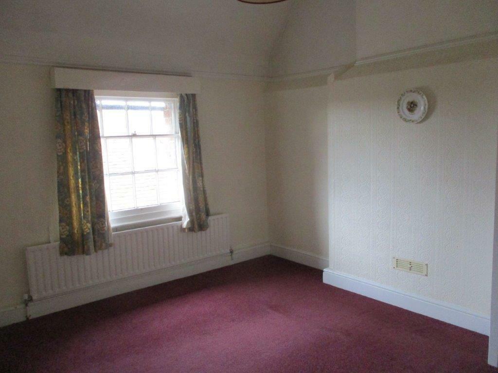 5 Bedroom.JPG