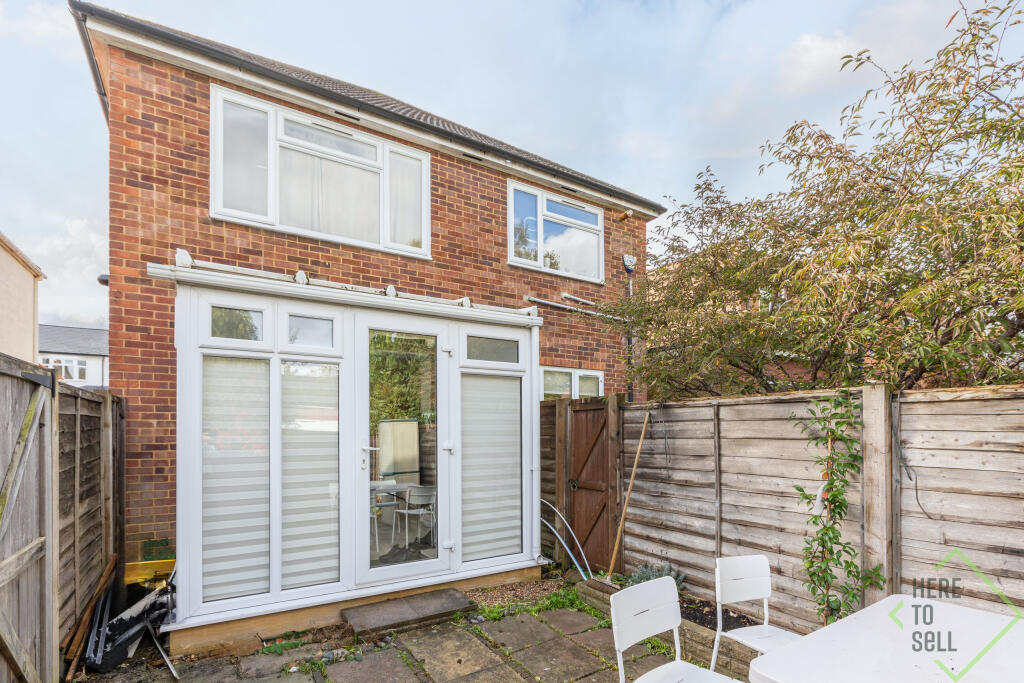 28 Petworth Road, N12 9HH-10