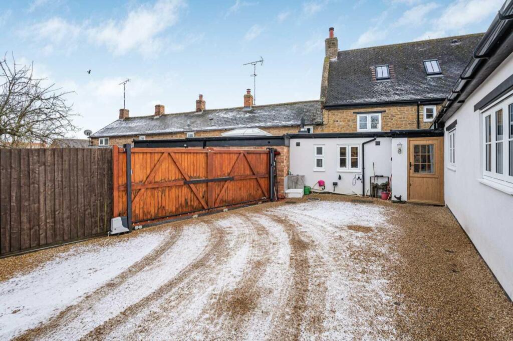 Barleymow, The Green