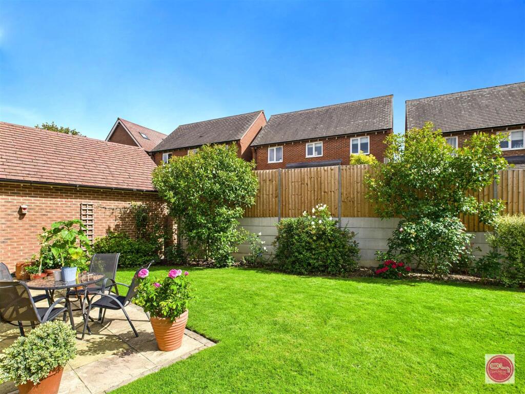 Henley Grove, Church Gresley (38).jpg