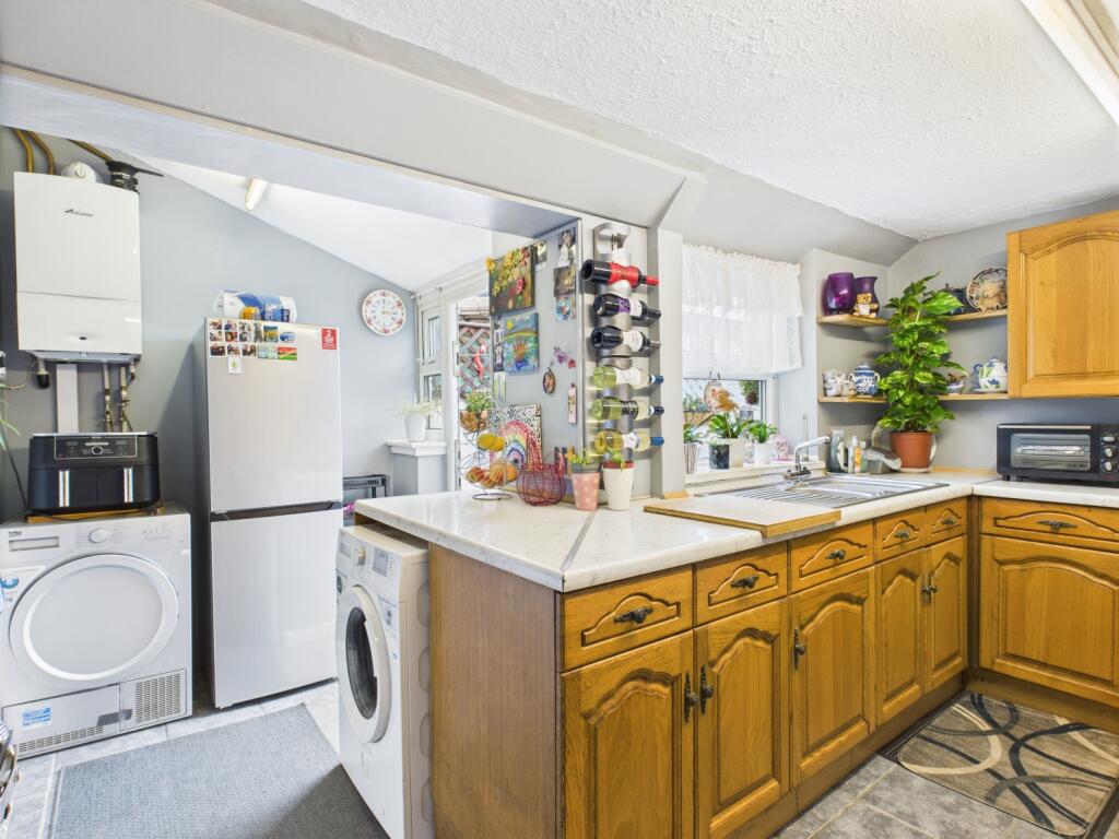 CAM03729G0-PR0107-STILL016