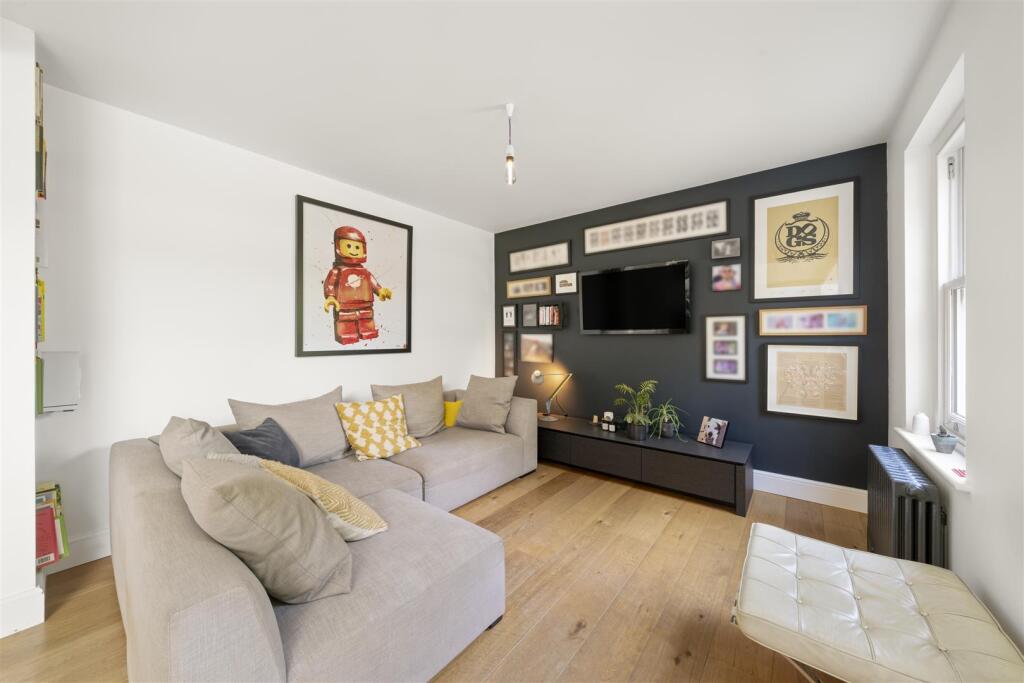 Brackley KT10-010.jpg