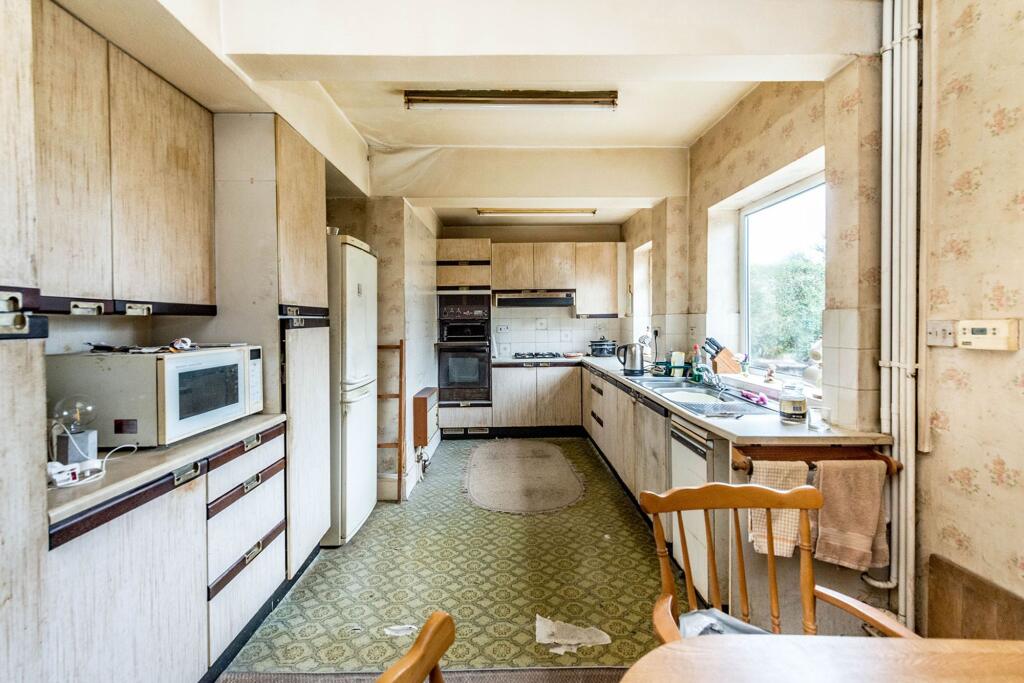 KITCHEN DINER AND LOUNGE