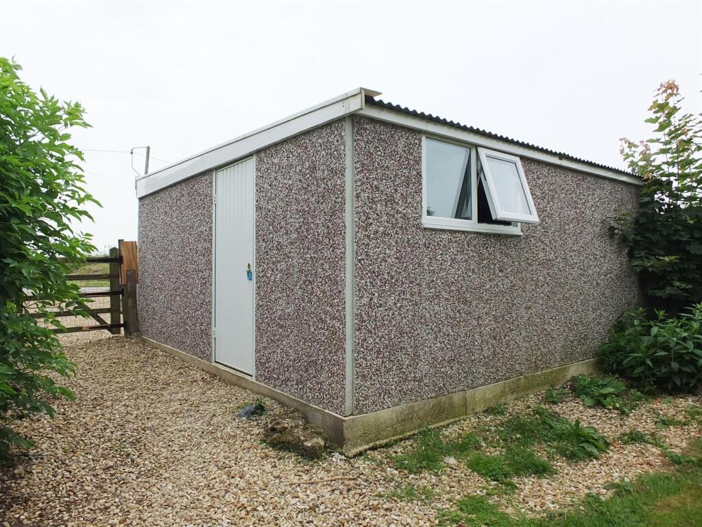 Garage / Workshop