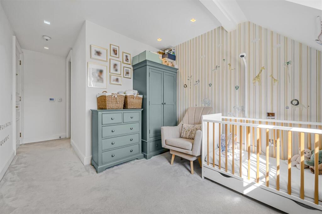 babyroom3.jpg