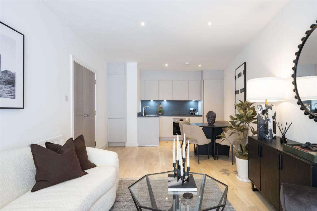 Flat 2, Lillium Mews,8.jpg