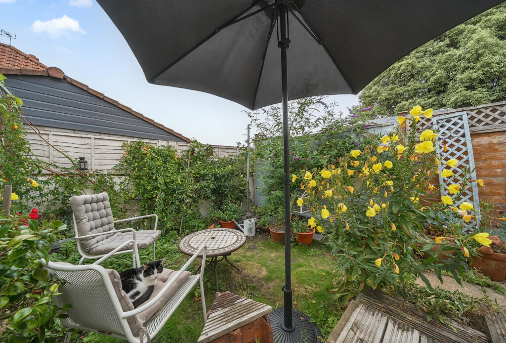 1327022-12-6880d9...