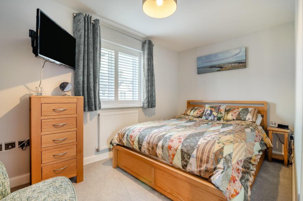 10 - bed 2.jpg