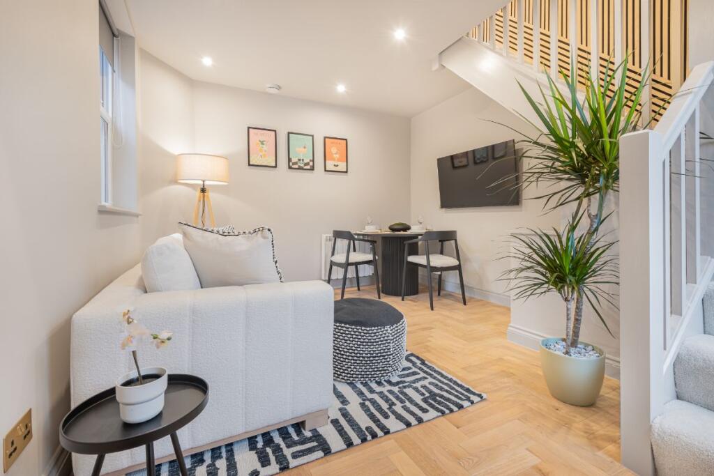 The Coach House - Living and Dining