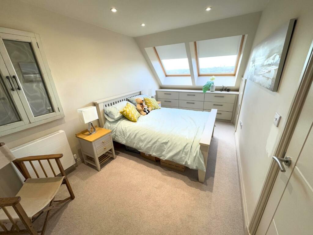 BEDROOM 2