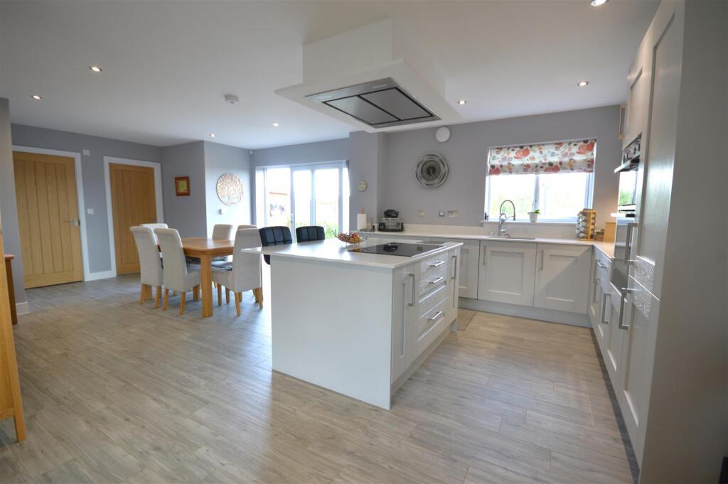 Stonehouse Crescent, Stanion