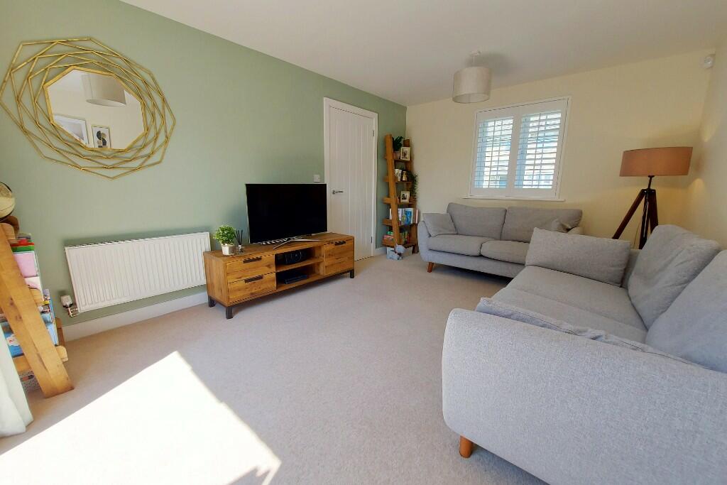 15' Sitting Rm (2) 