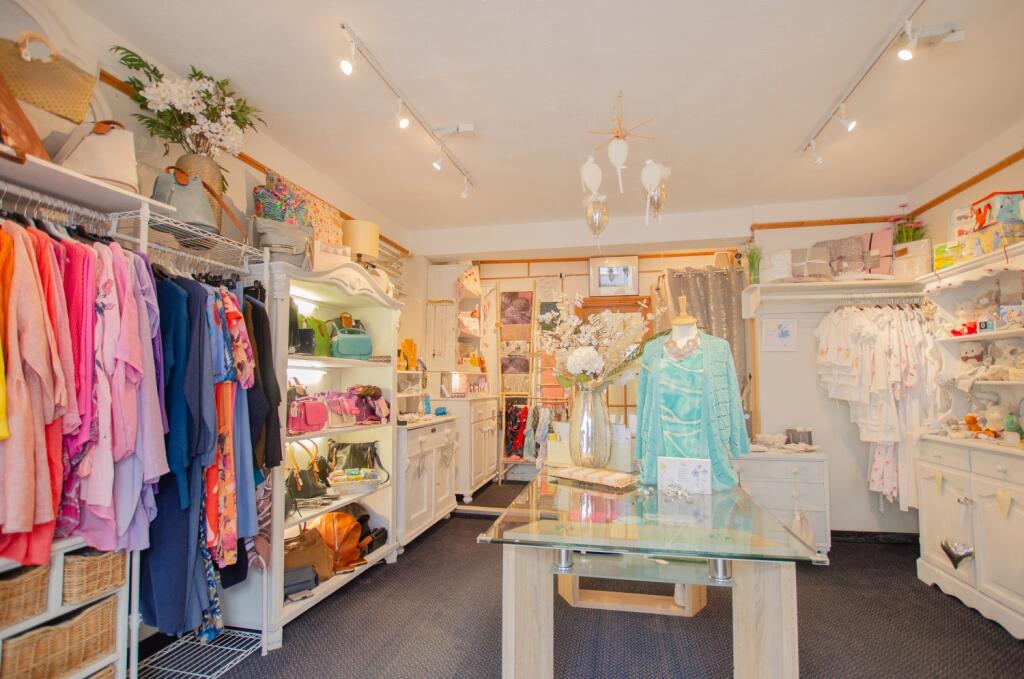 To Book A Viewing Call TPS Lostwithiel on 01208 87