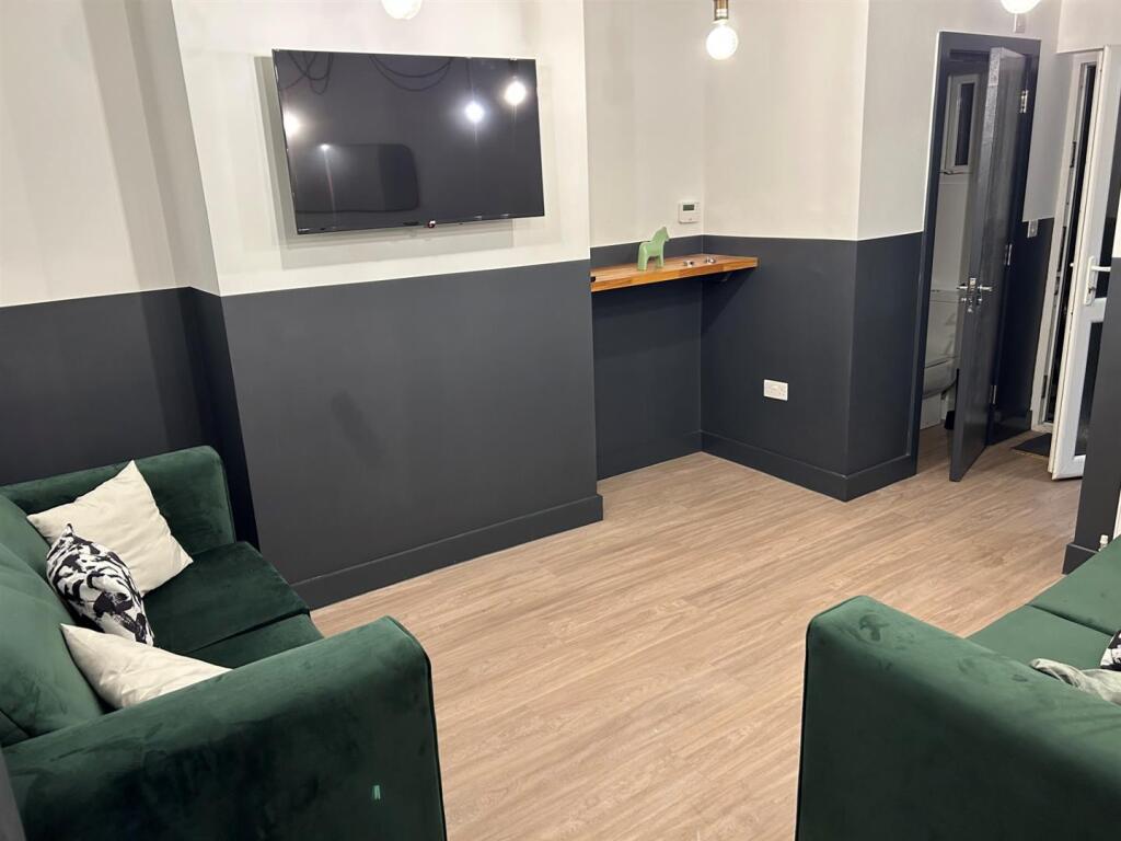 123 Downend_Living Room_2