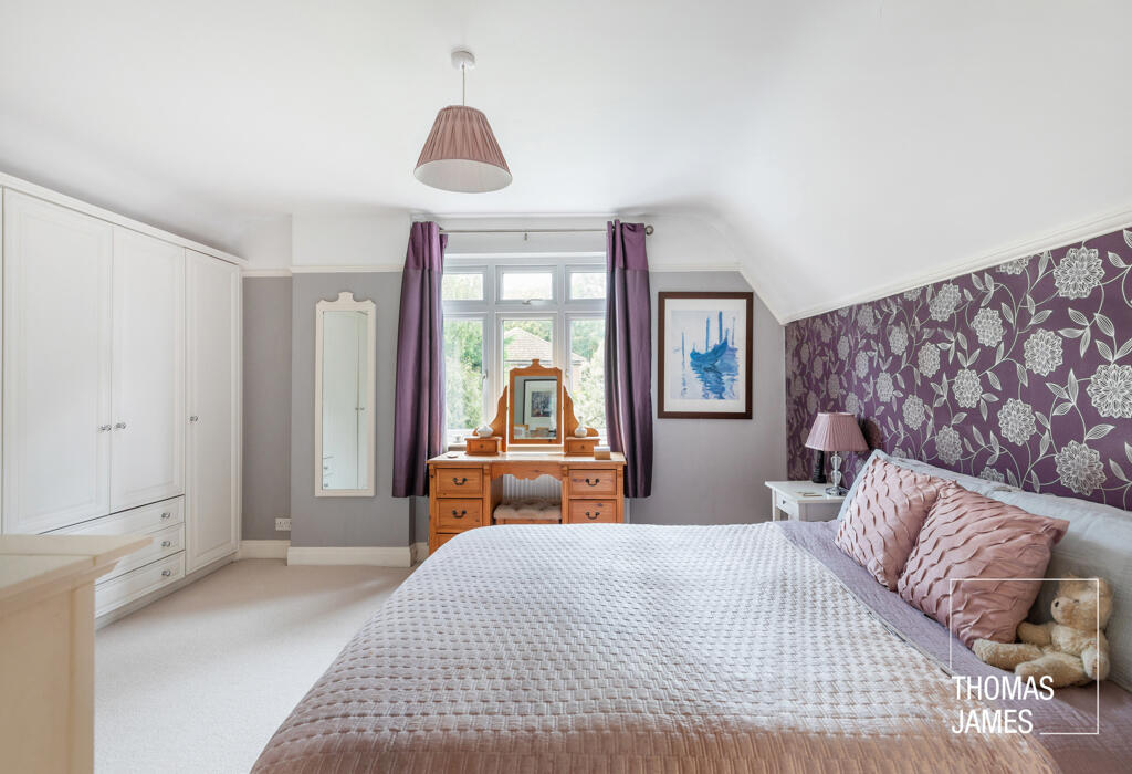 Meadway, spacious bedroom