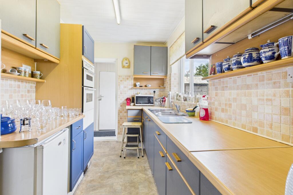 CAM04201G0-PR0097-STILL001