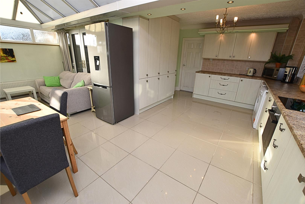 KITCHEN DINER CONSERVATORY