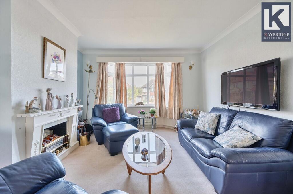Walsingham Gardens, KT19 0LS