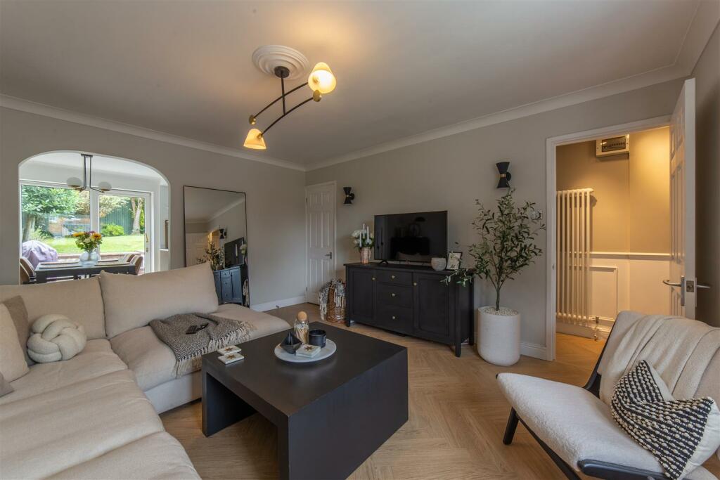 12 Paddock Close-11.jpg