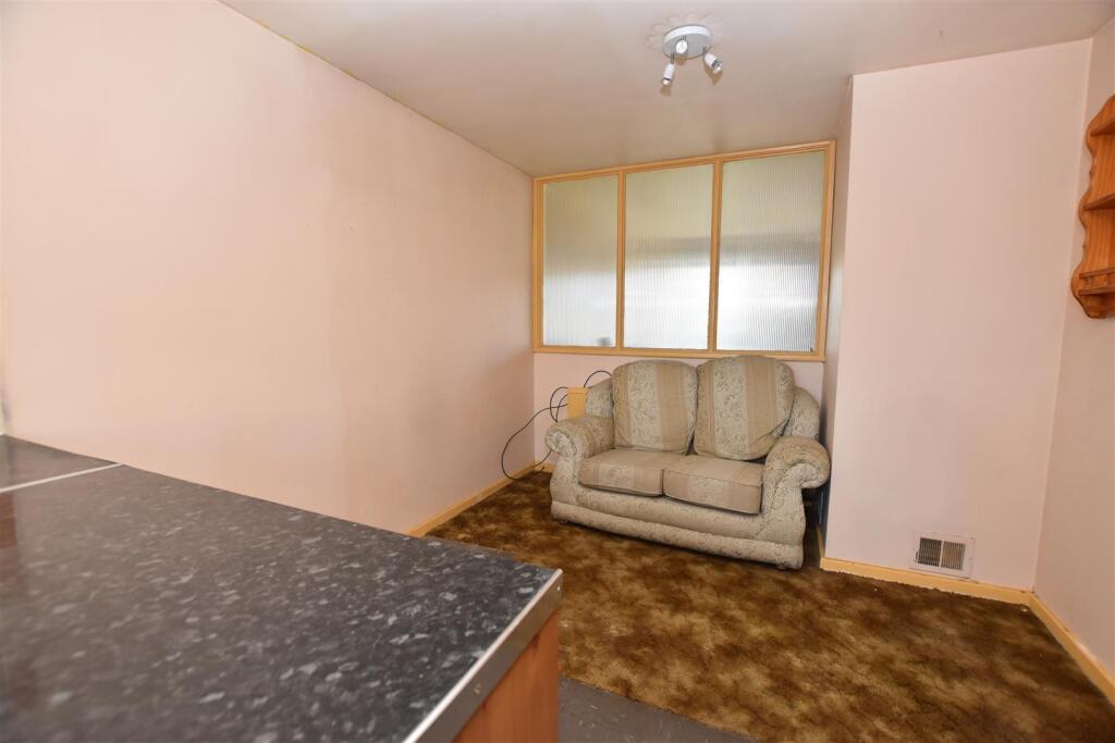 Dining Area.JPG