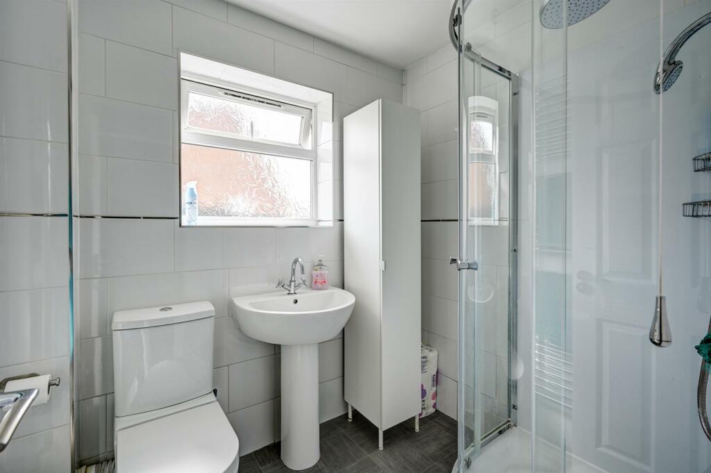 Shower Room.jpg