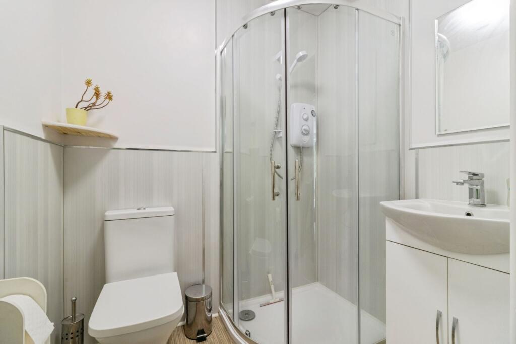 Annexe Shower Room