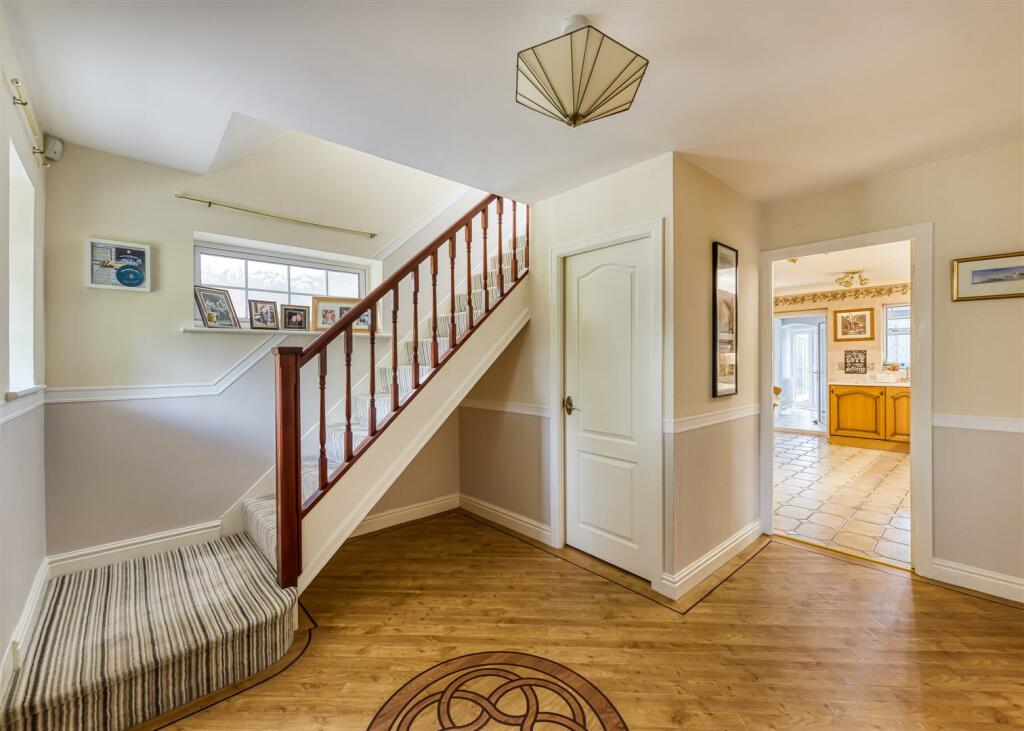 3 Greenhill Court-hall2.jpg