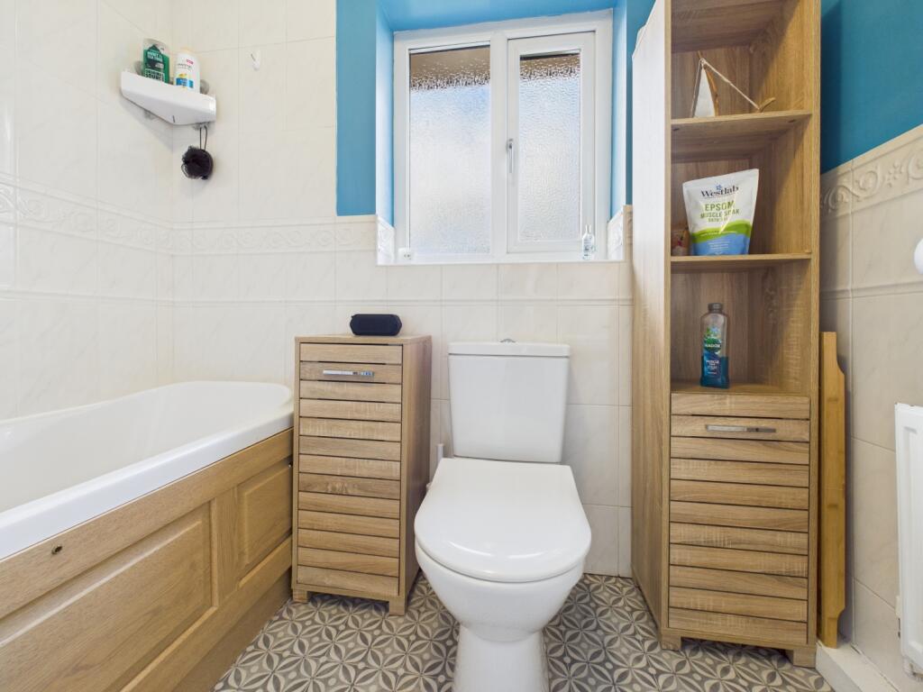 CAM03729G0-PR0185-STILL028