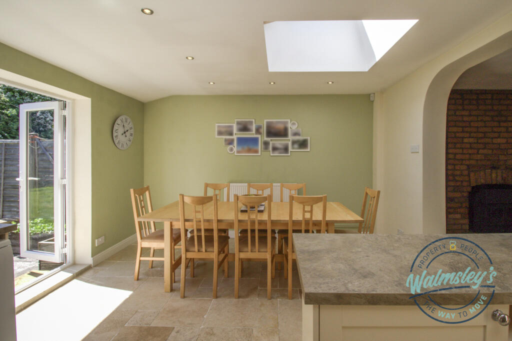 Dining &amp; breakfast bar