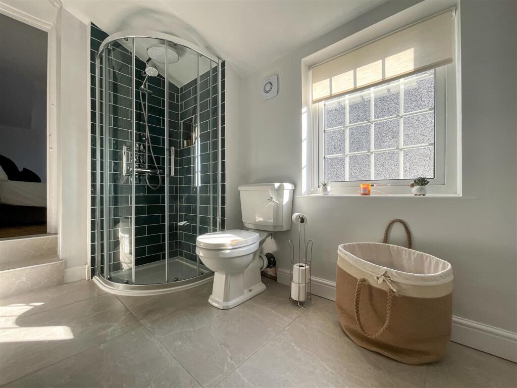 En-Suite Bathroom