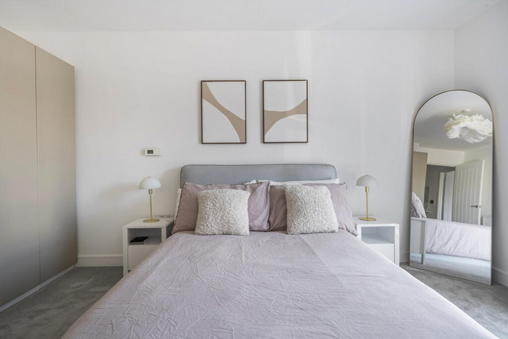 1329005-3-6883480...