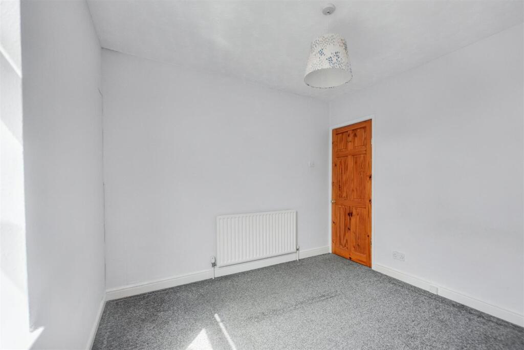 Bedroom 1_2.jpeg