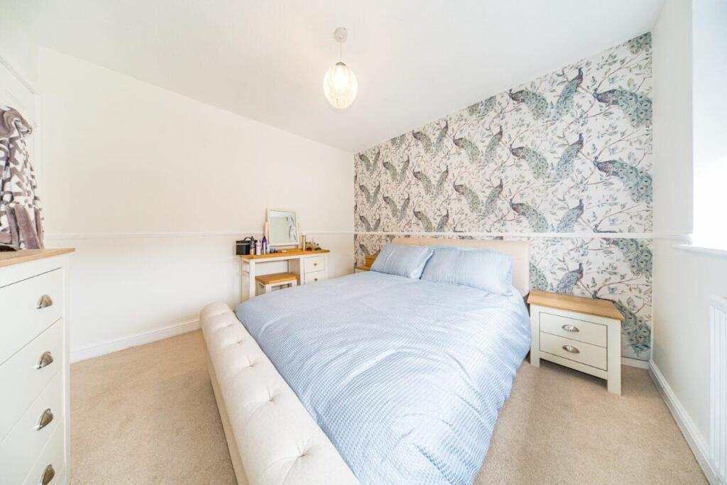 11 Newark Close bedroom 2.jpg