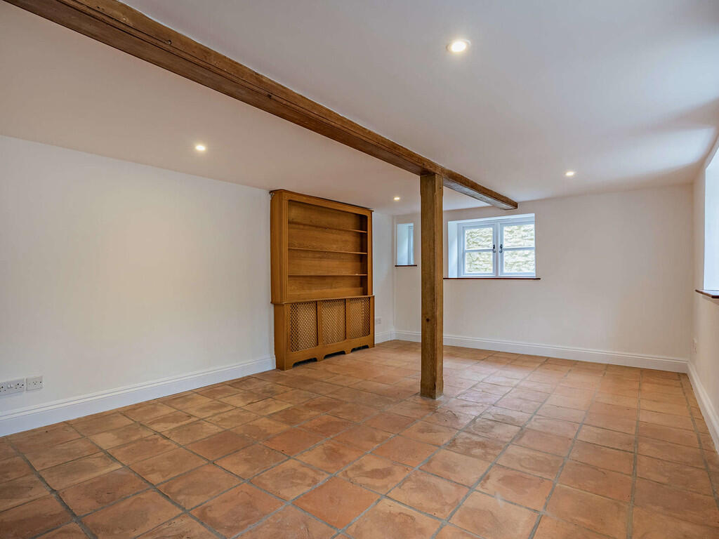 8666823-interior1...